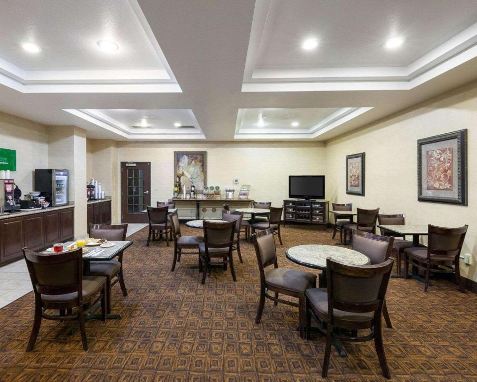 Comfort Inn & Suites Regional Medical Center image 13