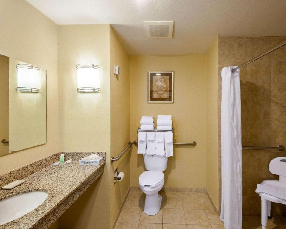 Comfort Inn & Suites Regional Medical Center image 17