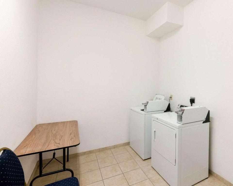 Comfort Inn & Suites Regional Medical Center image 7