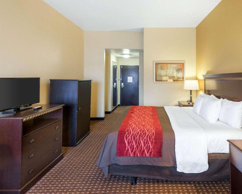 Comfort Inn & Suites Regional Medical Center image 9